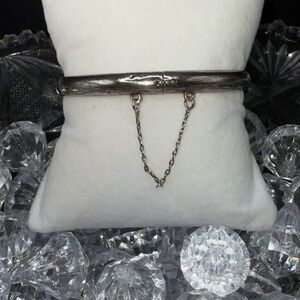 Womens Vintage Estate Sterling Silver Etched Bangle Bracelet.